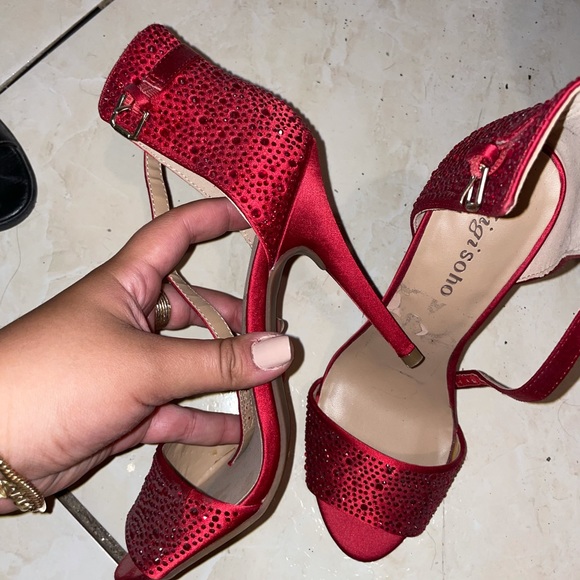 Red sandal heels - Picture 2 of 3